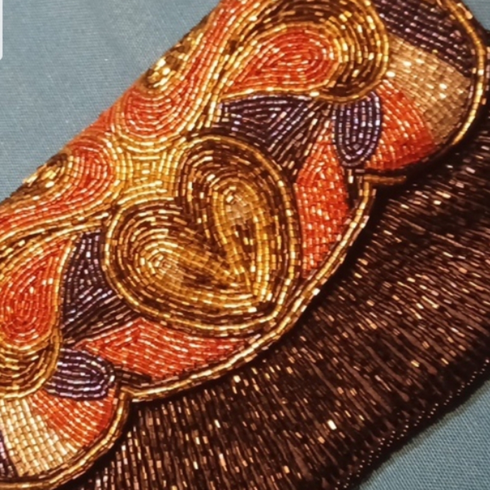 La Regale Vintage Clutch
